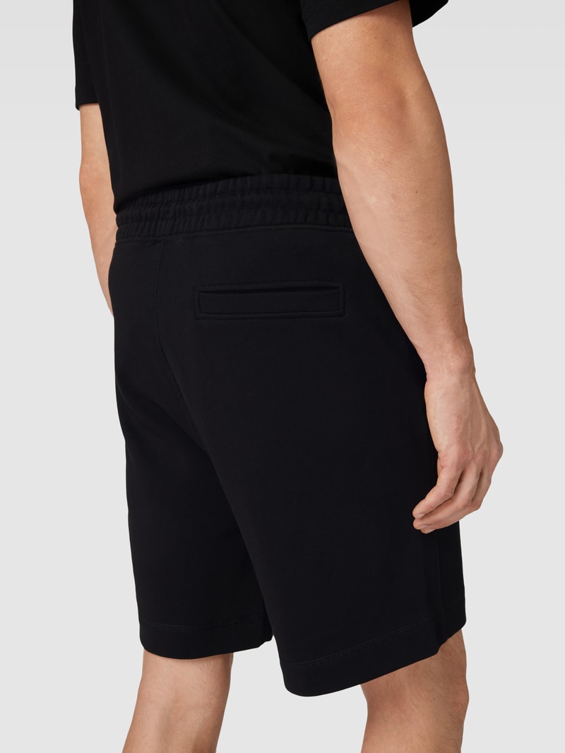 Sweatshorts mit Label-Applikation Modell 'SEWALK' in schwarz