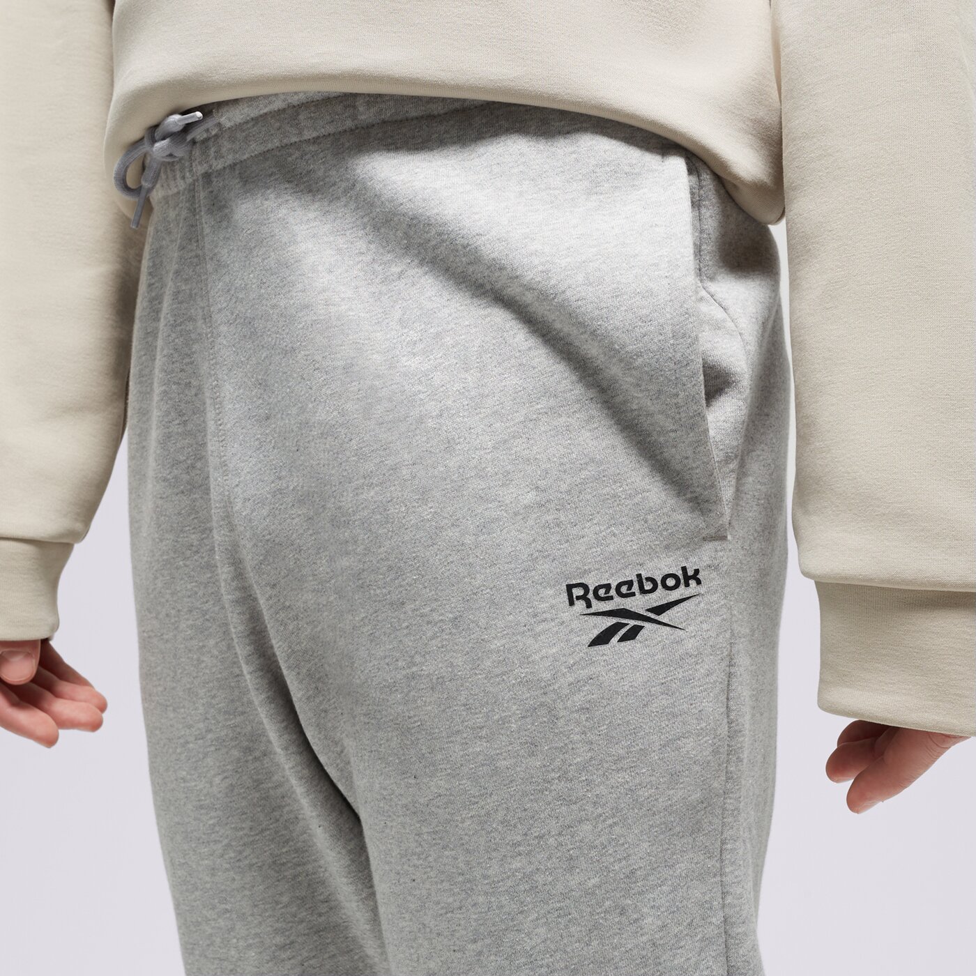 REEBOK HOSE RI LEFT LEG JOGGER Grau