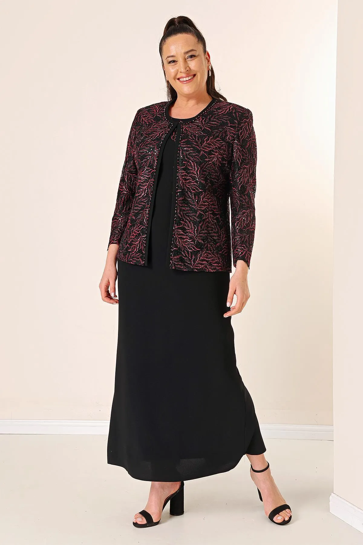 By Saygı  Langes Kleid mit Perlenstickerei am Kragen und Jacke mit Perlenstickerei, gefüttert, großes 2-teiliges Set
