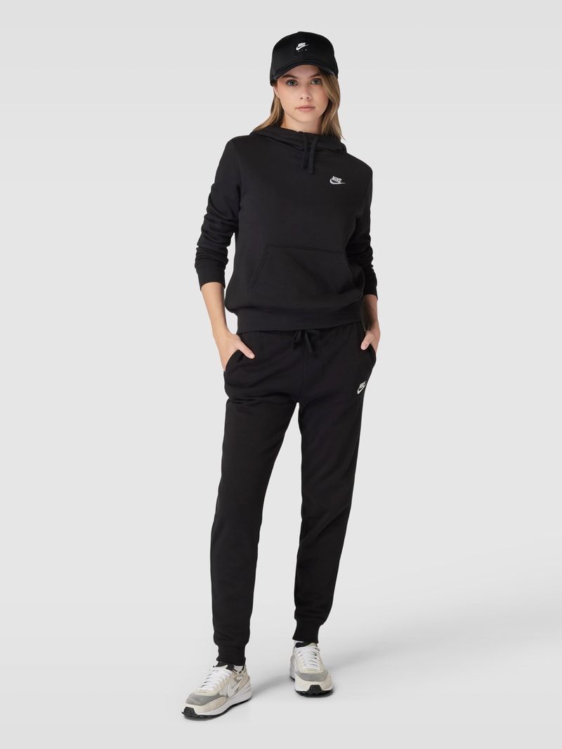 Hoodie mit Känguru-Tasche in schwarz