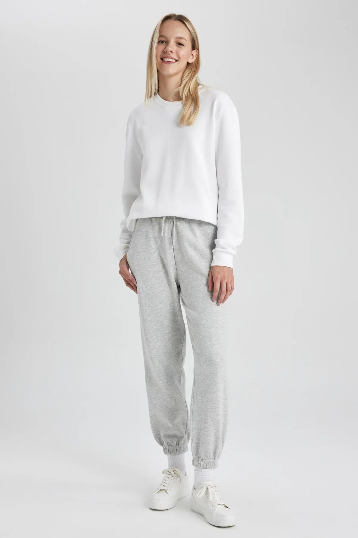 DeFacto  Jogger Standard-Passform, flexible, gebänderte Beine, dicker Stoff, lange Jogginghose S7370az23wn