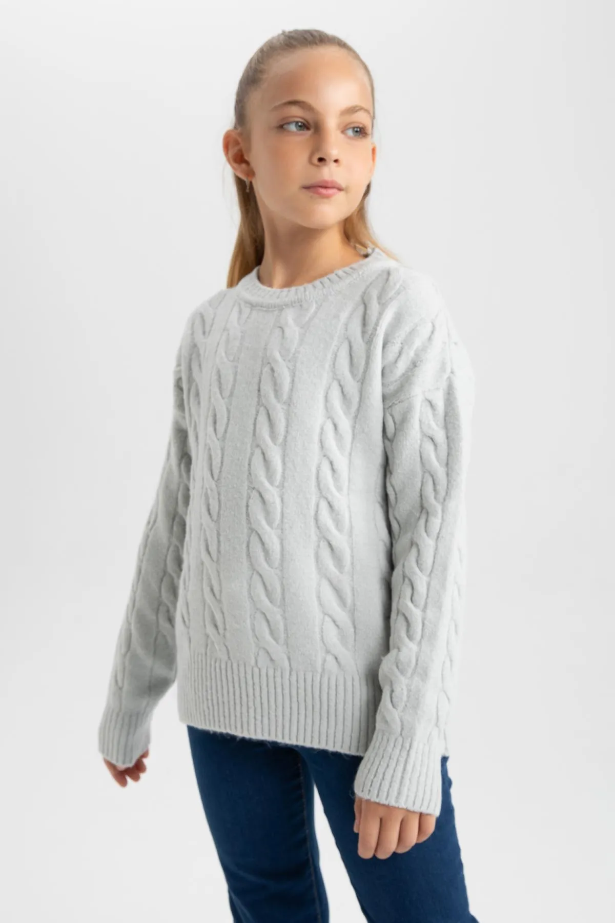 DeFacto  Mädchenpullover mit normaler Passform und Rundhalsausschnitt