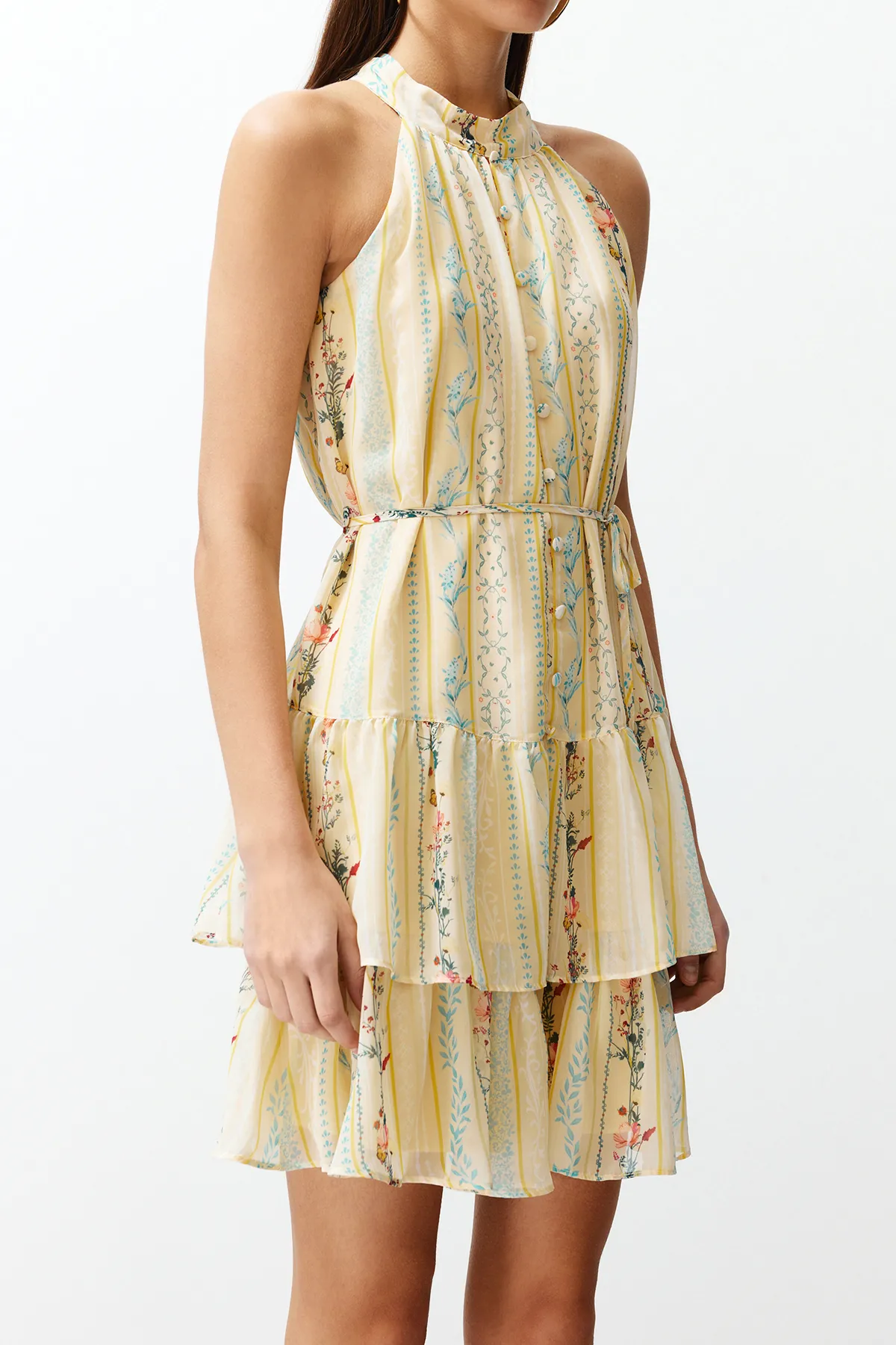 Trendyol Collection  Gelbes mehrlagiges A-Linien-/Glockenform-Minikleid mit Futter aus Webstoff mit Blumendruck TWOSS23EL02056