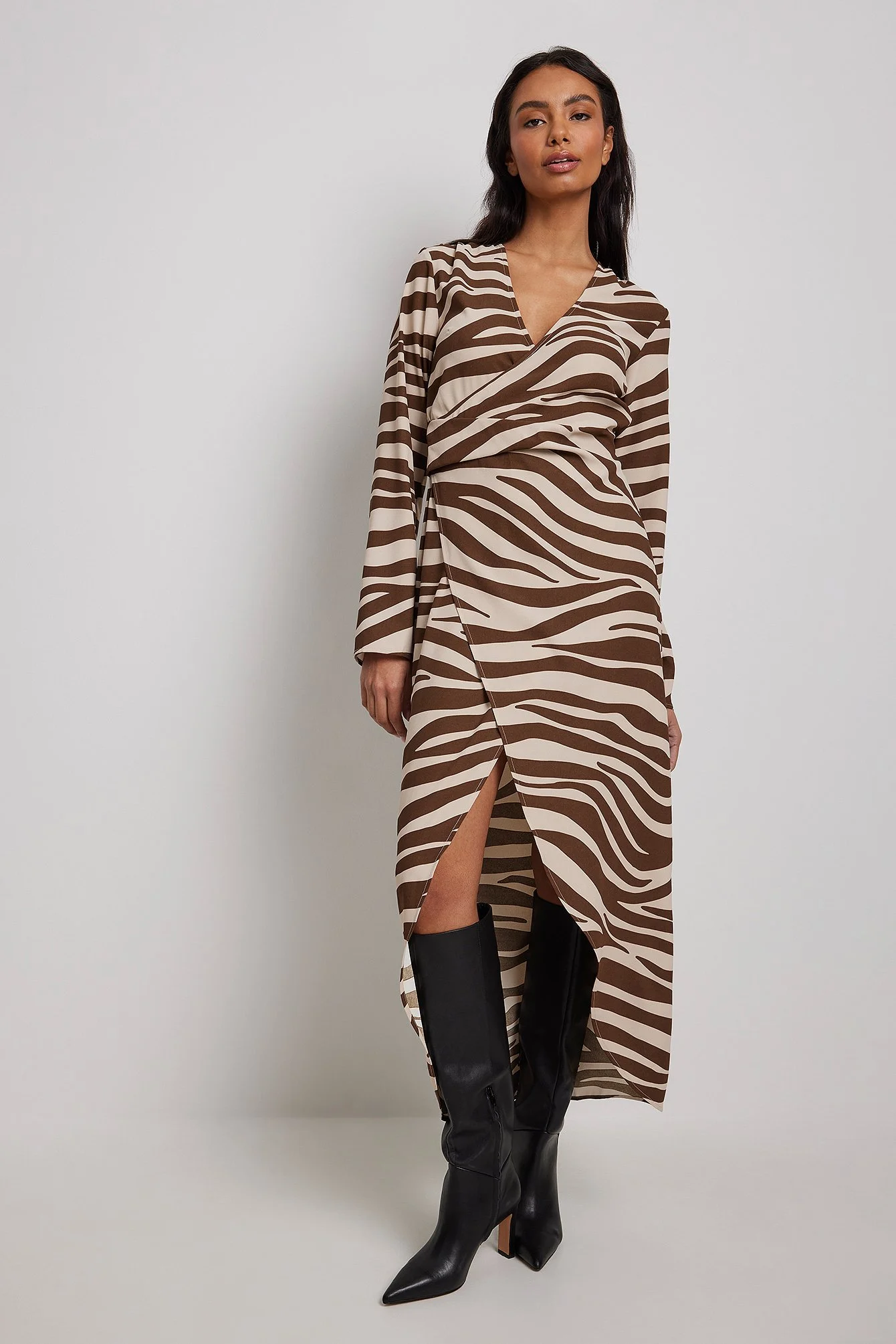 Maxikleid mit Taillendetail