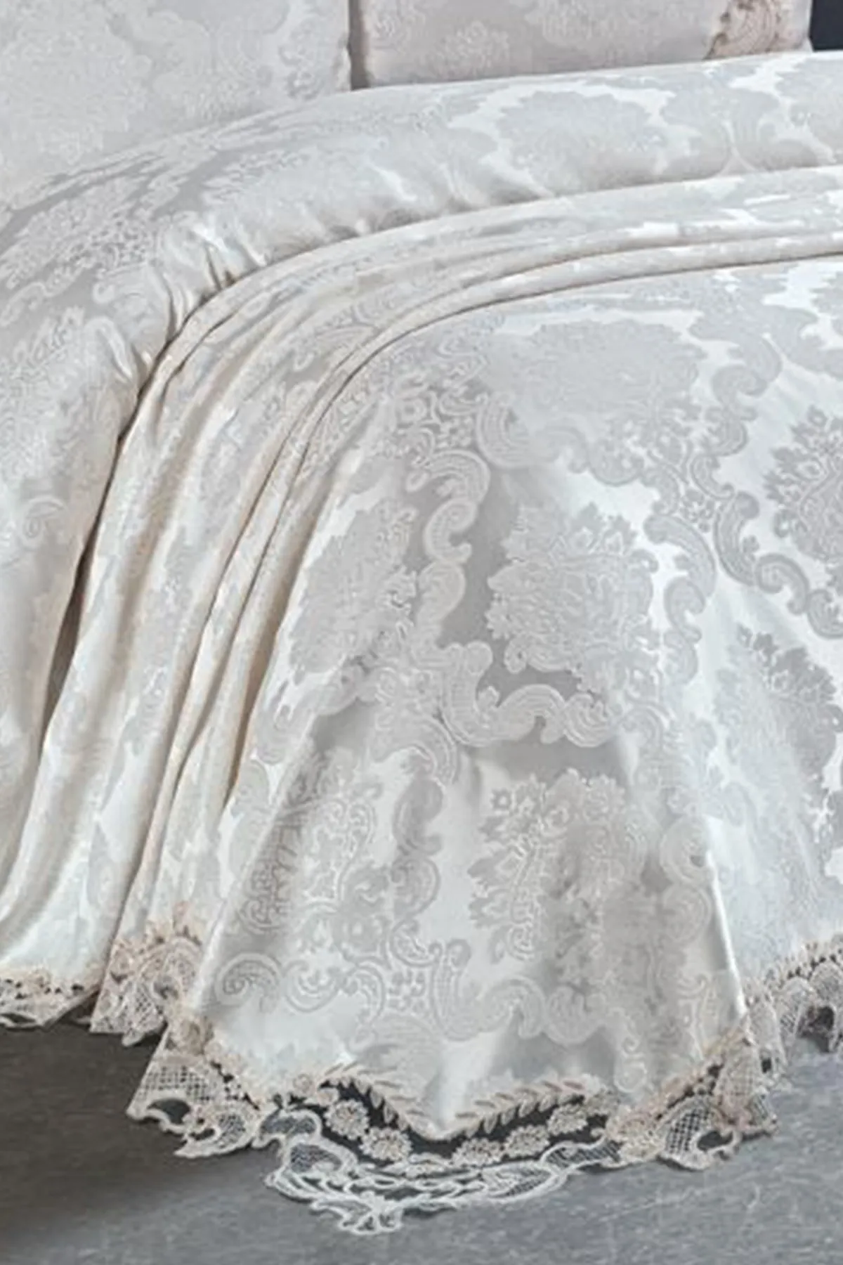 Çeyiz Diyarı  Crown Tagesdecke Creme