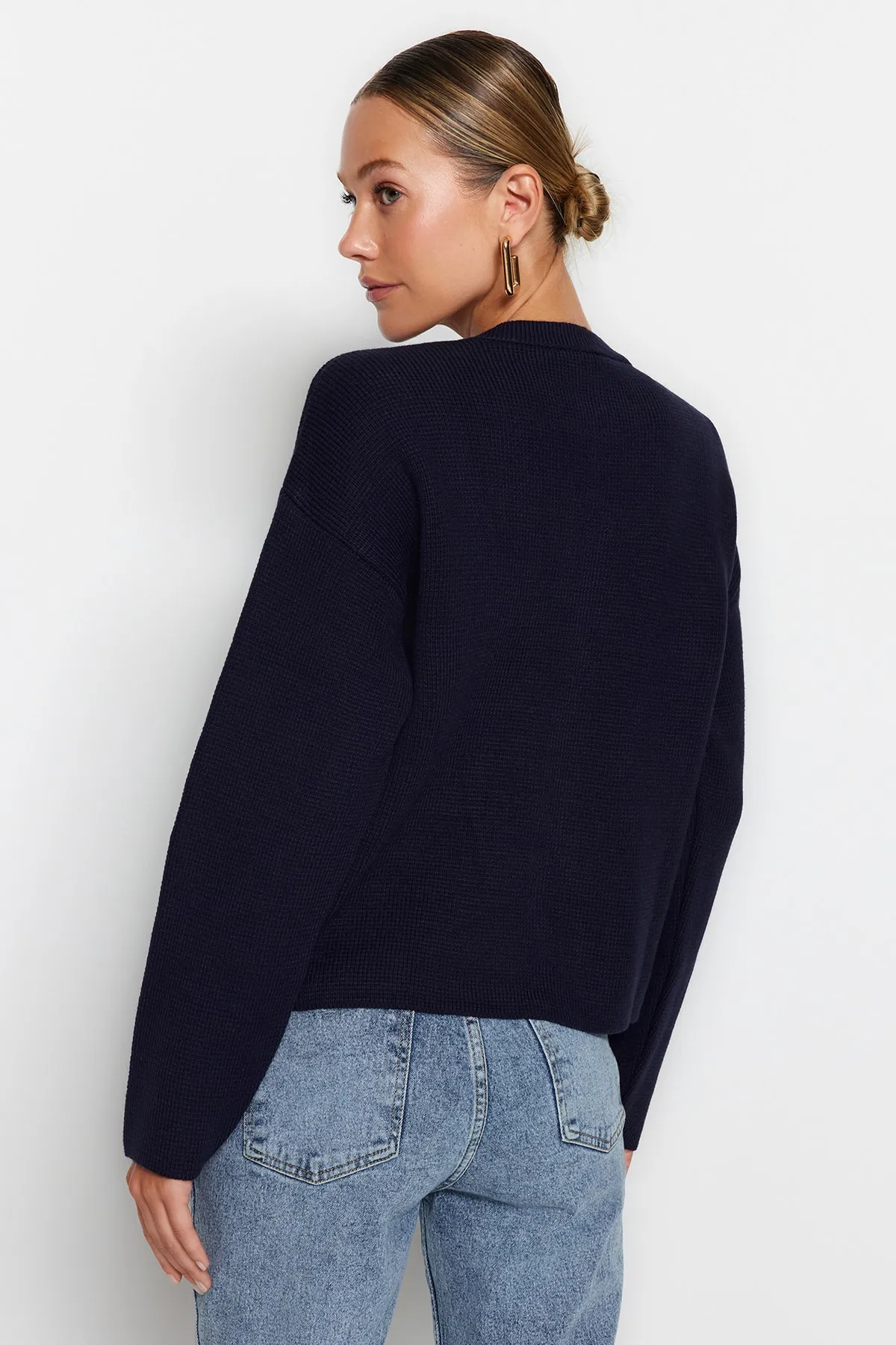 Trendyol Collection  Marineblauer, weich strukturierter Strick-Cardigan mit Accessoires TWOAW24HI00023
