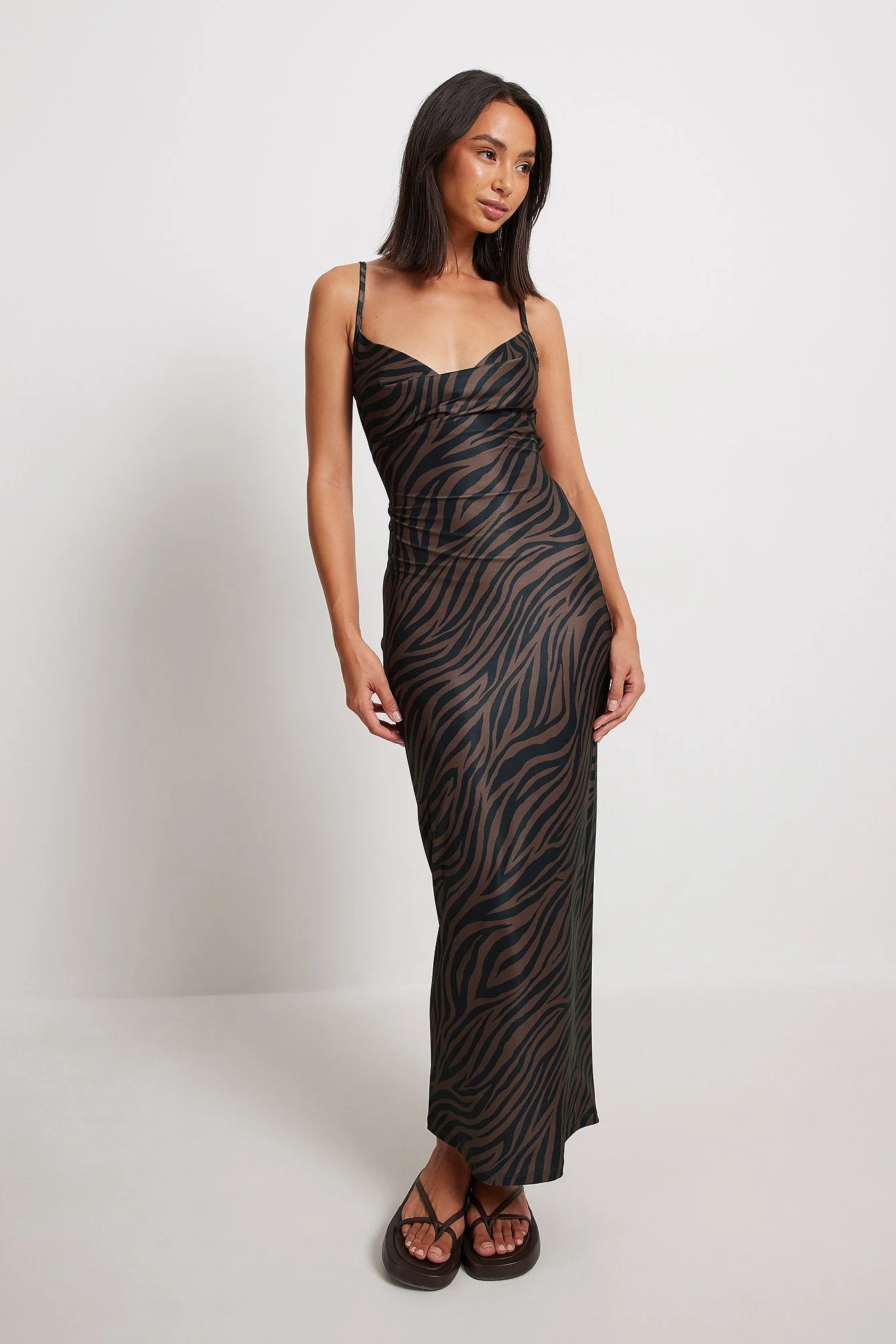 Maxikleid mit Wasserfallausschnitt