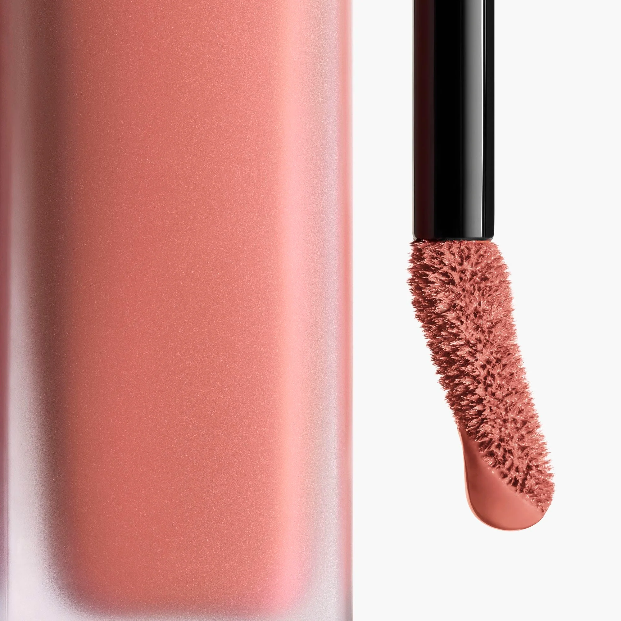 ROUGE ALLURE LIQUID VELVET - RUJ FLUID MAT INTENS, DE ULTRA-LUNGĂ DURATĂ