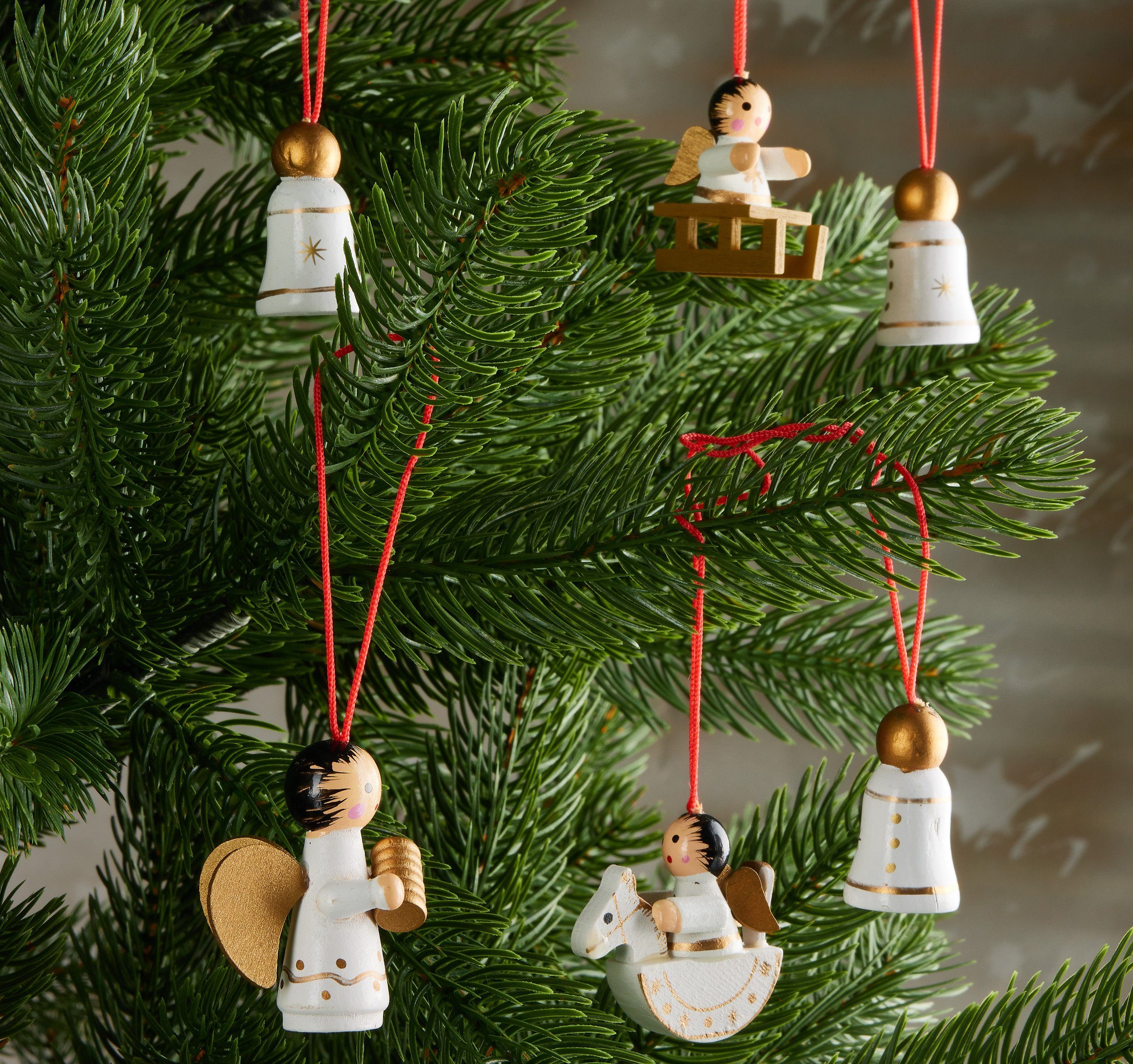 BRUBAKER Christbaumschmuck Christbaumanhänger Set Engel und Glocken (6-tlg), Natürlicher Holz-Baumschmuck, handbemalt, 4,5 cm hoch
