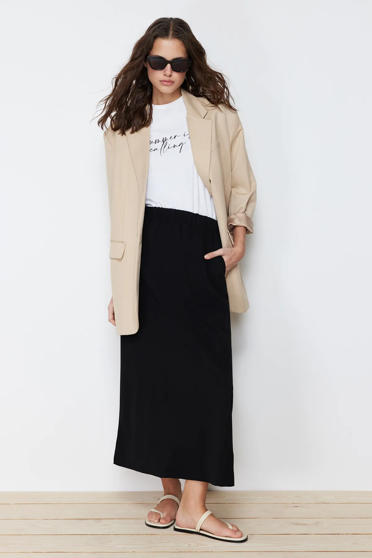 Trendyol Modest  Schwarzer schlichter Strickrock mit elastischem Bund TCTSS24EE00006
