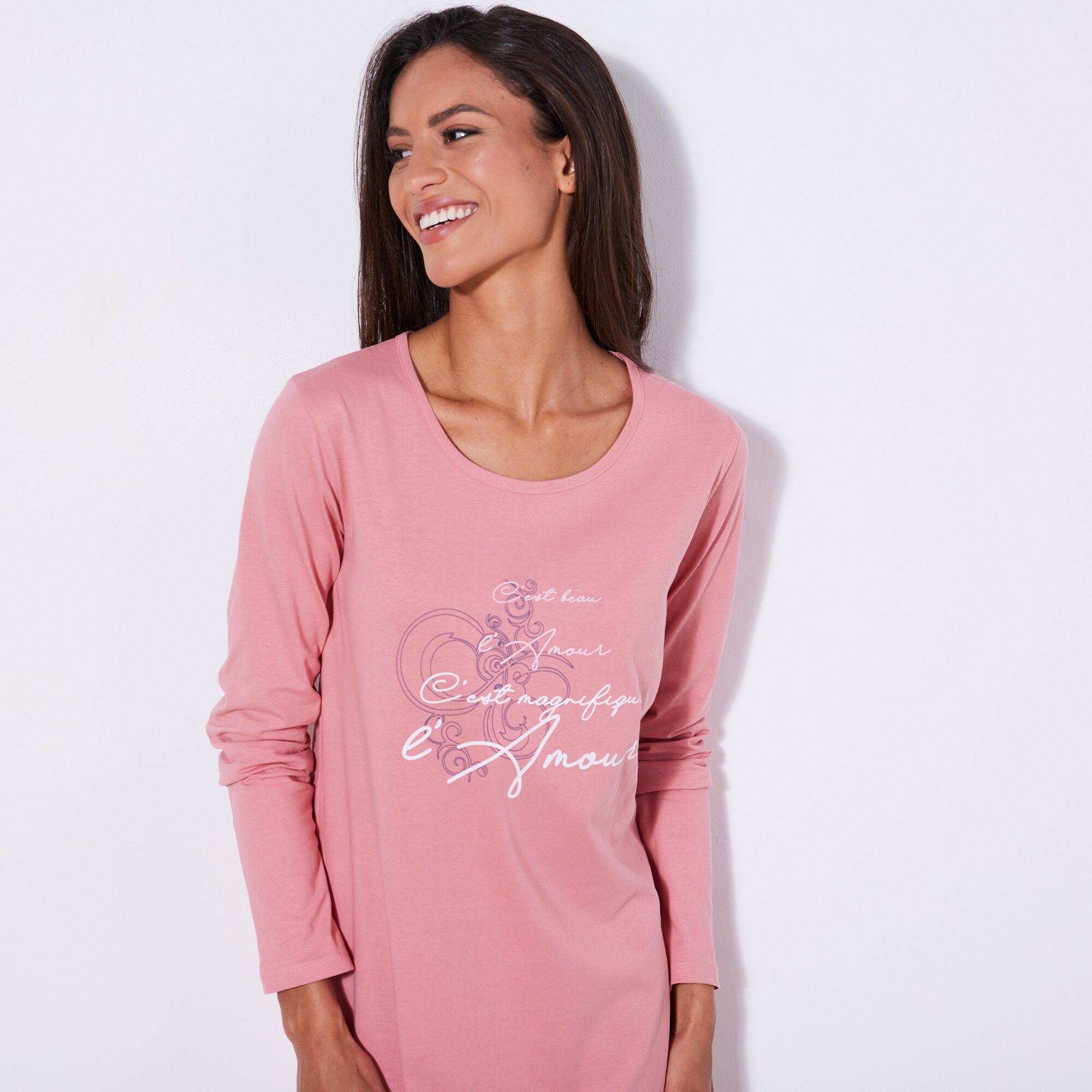 Chemise de nuit longue manches longues imprimée « c’est magnifique l’Amour »