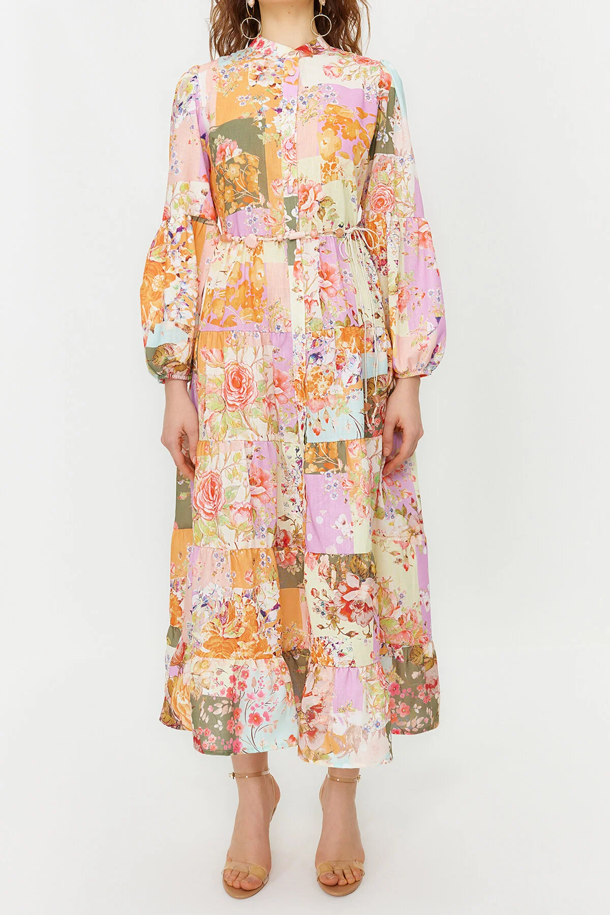 Trendyol Modest  Mehrfarbiges, floral gemustertes, gewebtes Kleid in Leinenoptik mit Gürteldetail TCTSS24EB00042