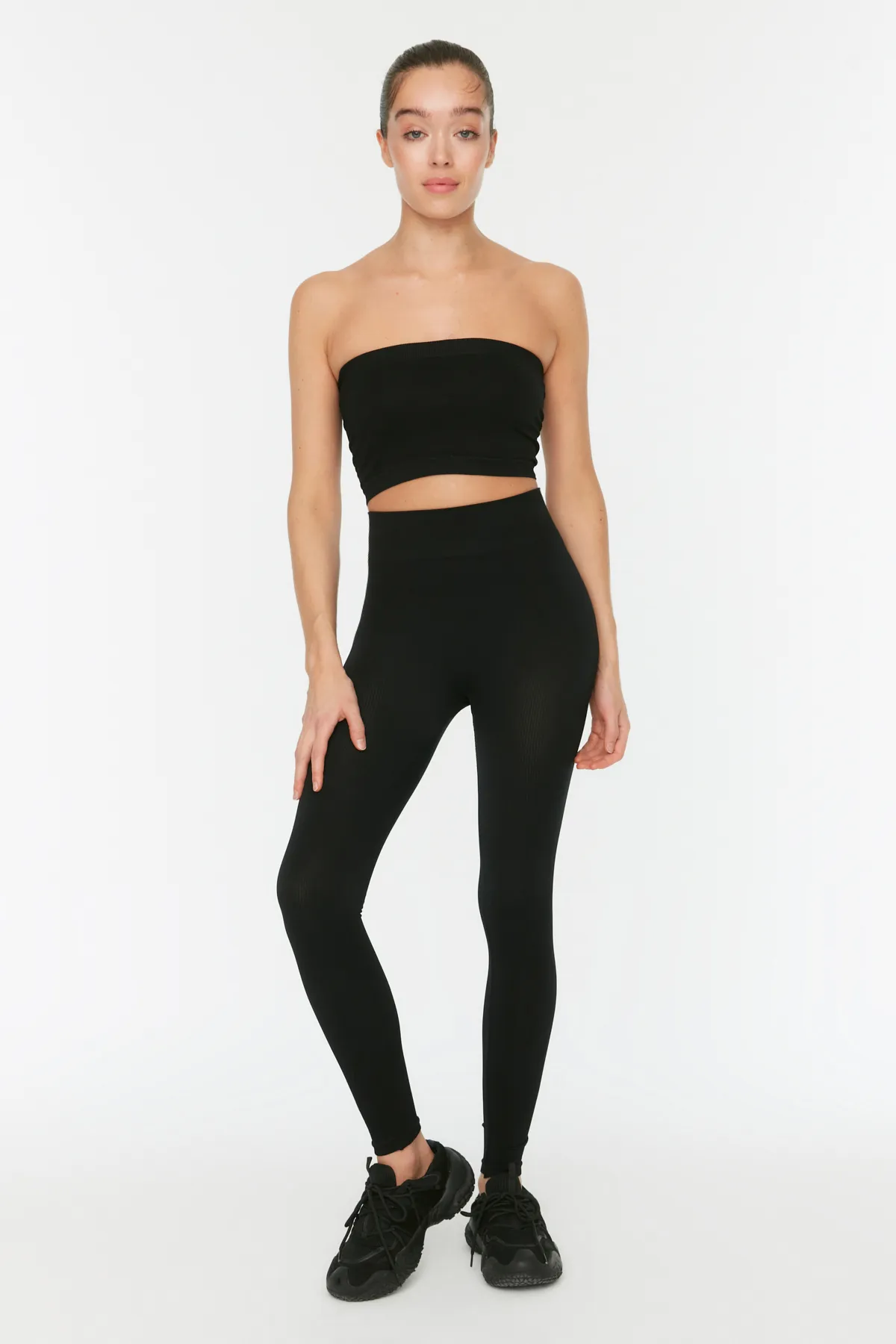 Trendyol Collection  Schwarze nahtlose/nahtlose gestrickte Sport-Leggings in voller Länge TWOAW20TA0071