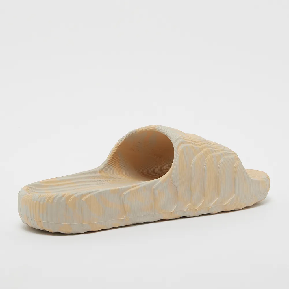 adidas adilette 22 Badelatschen IE7758 / braun