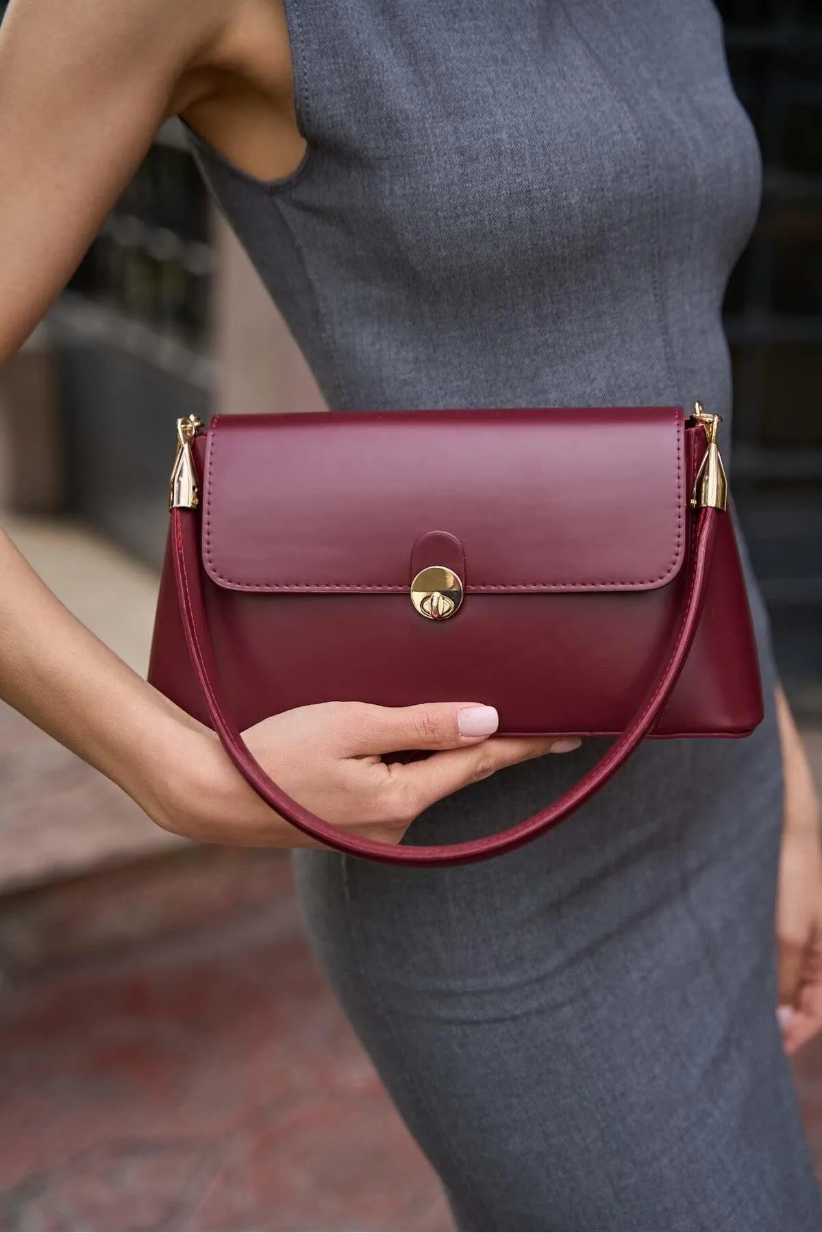 Madamra  Bordeauxrote Umhängetasche für Damen im Retro-Lederlook mit Frontcover