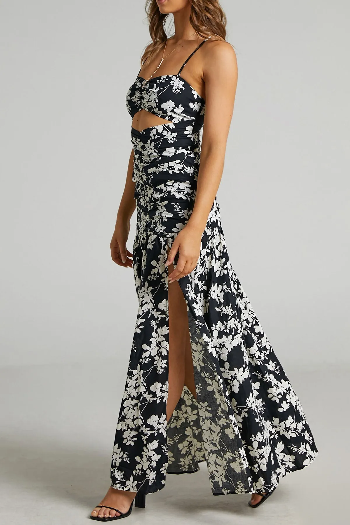 Madmext  Schwarzes, langes, gemustertes, tief ausgeschnittenes Damenkleid Mg1420