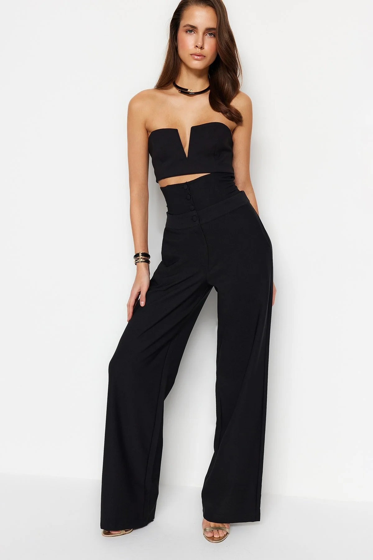 Trendyol Collection  Schwarze Hose mit gewebtem Korsett-Detail TPRSS23PL00033