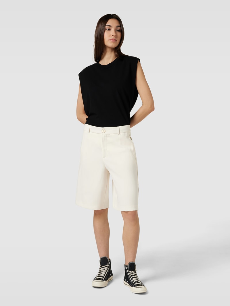 Bermudas mit Label-Detail Modell 'Jules Leia' in ecru