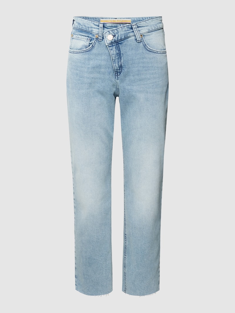 Jeans mit Label-Patch Modell 'CRISSCROSS' in hellblau
