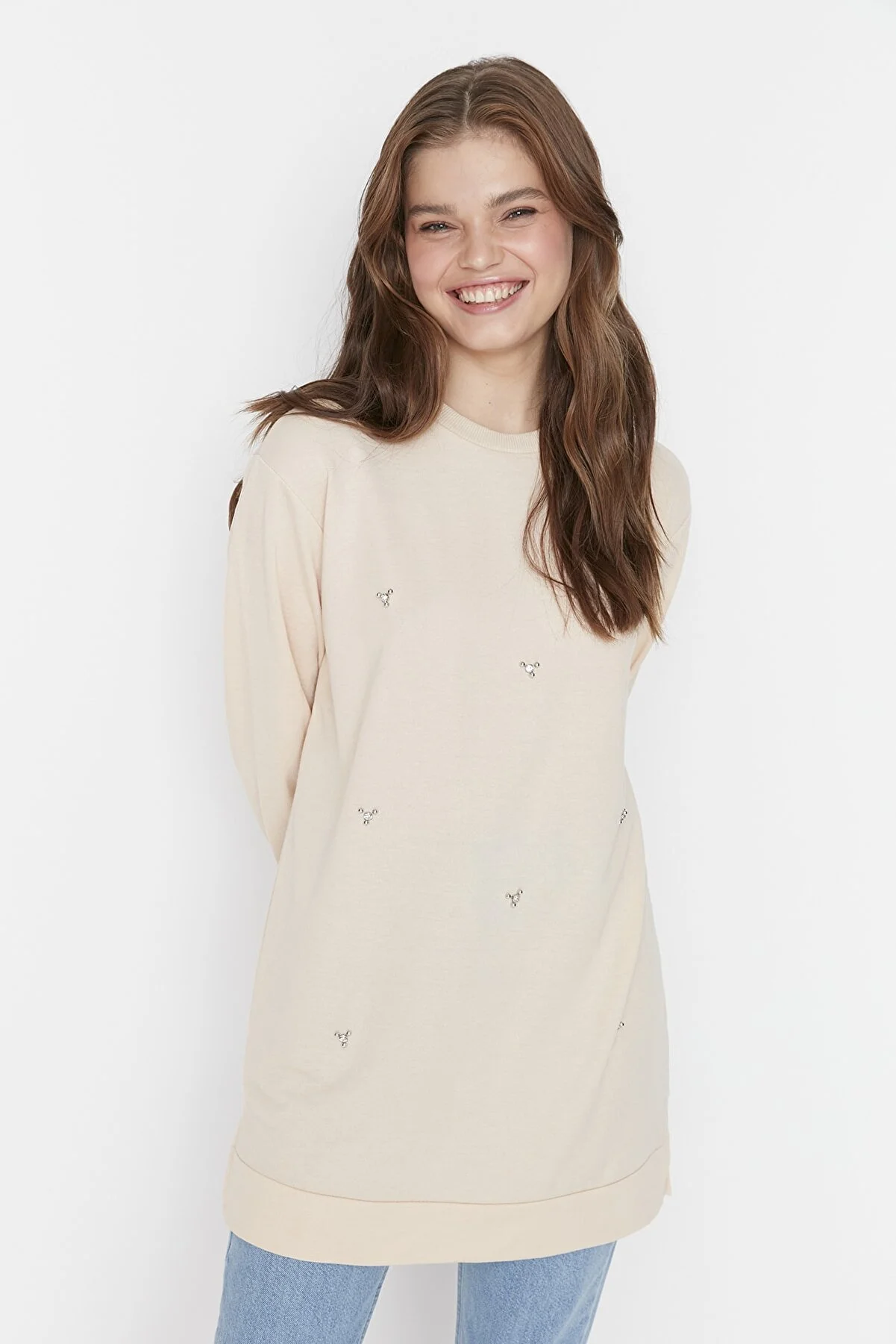 Trendyol Modest  Cremefarbene Stricktunika mit Rundhalsausschnitt und Steindetail TCTSS22TN0072