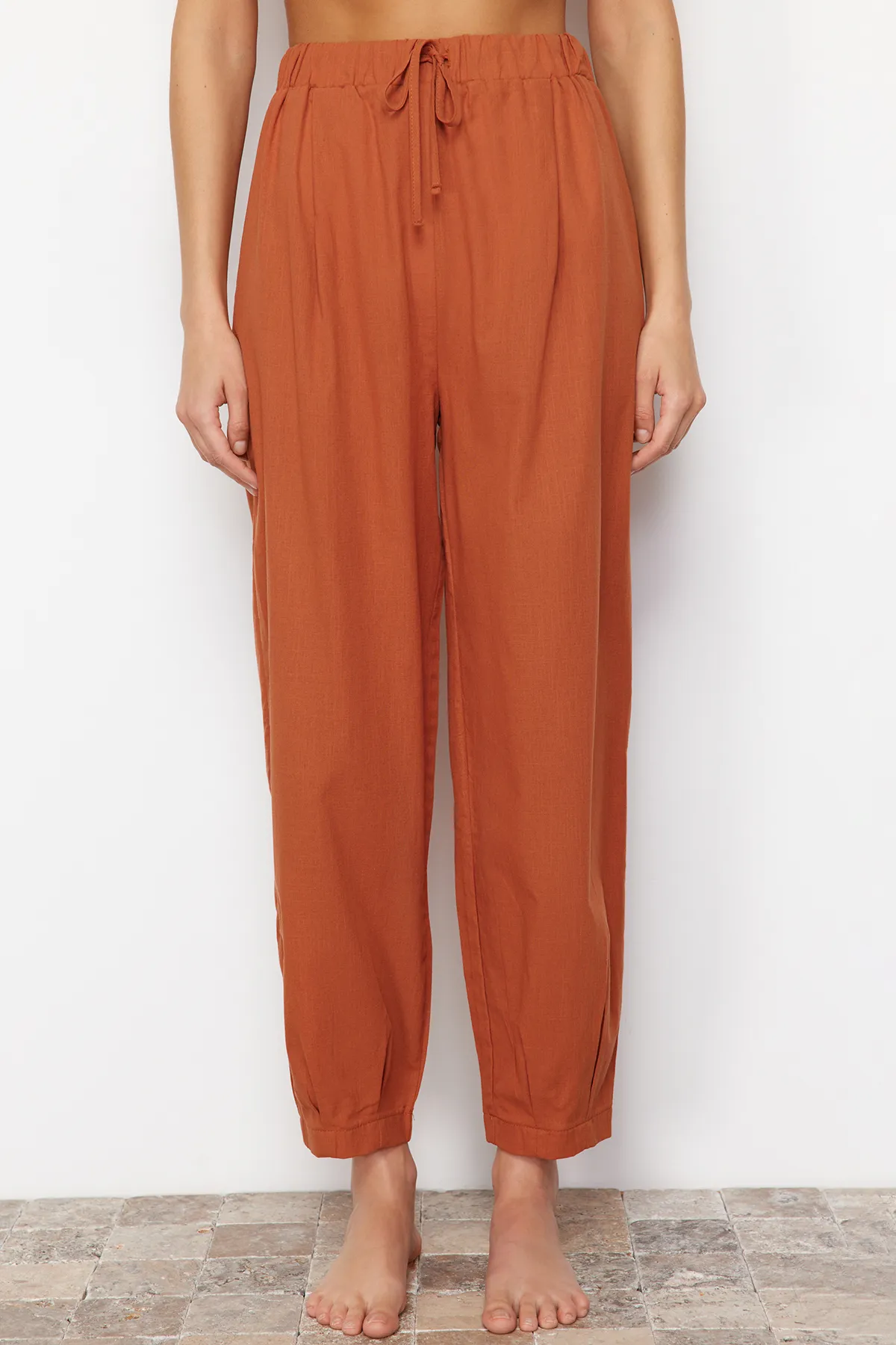Trendyol Collection  Zimtgewebte Hose TBESS23PL00015