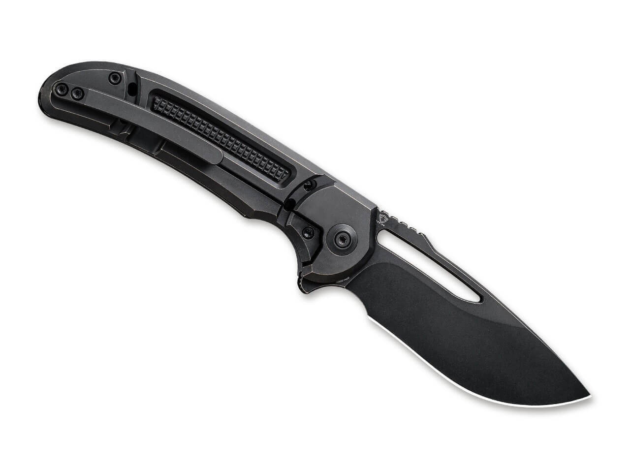 Minax Titan Black