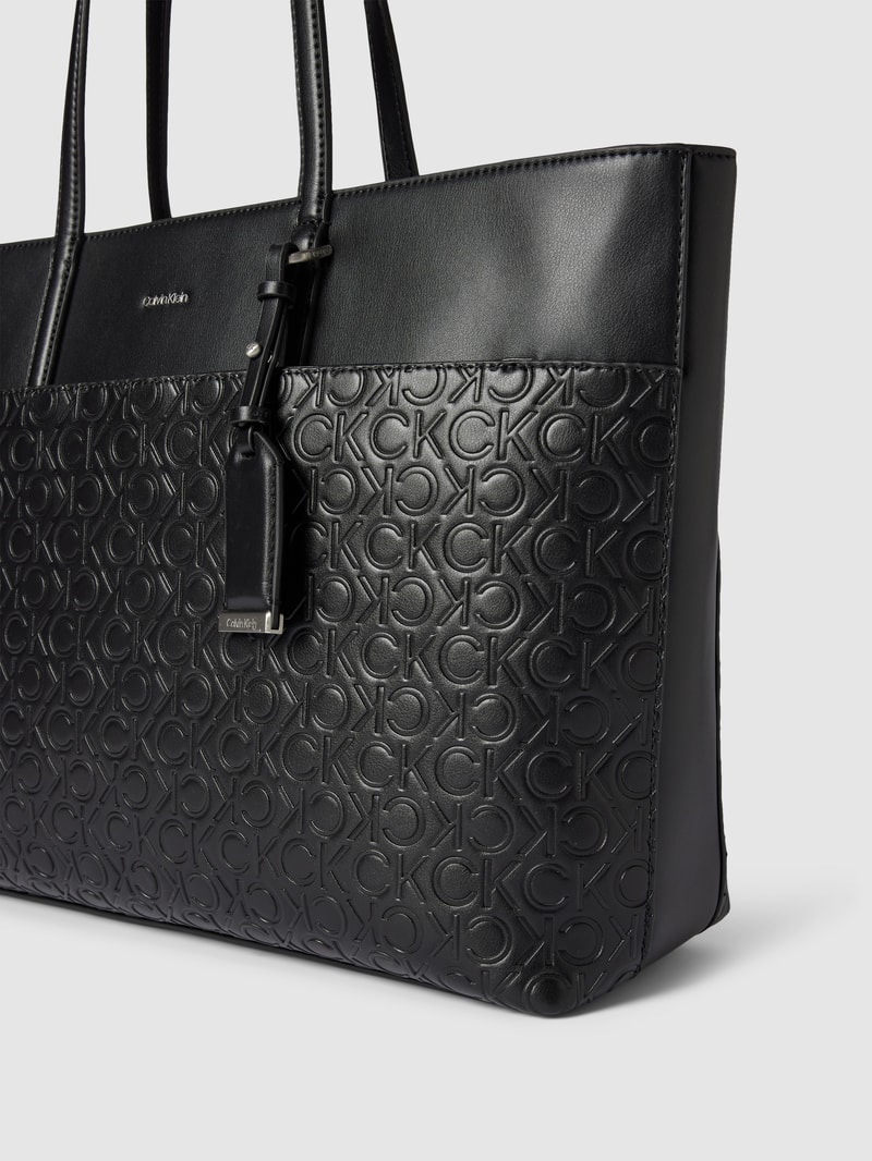 Shopper mit Label-Detail in schwarz