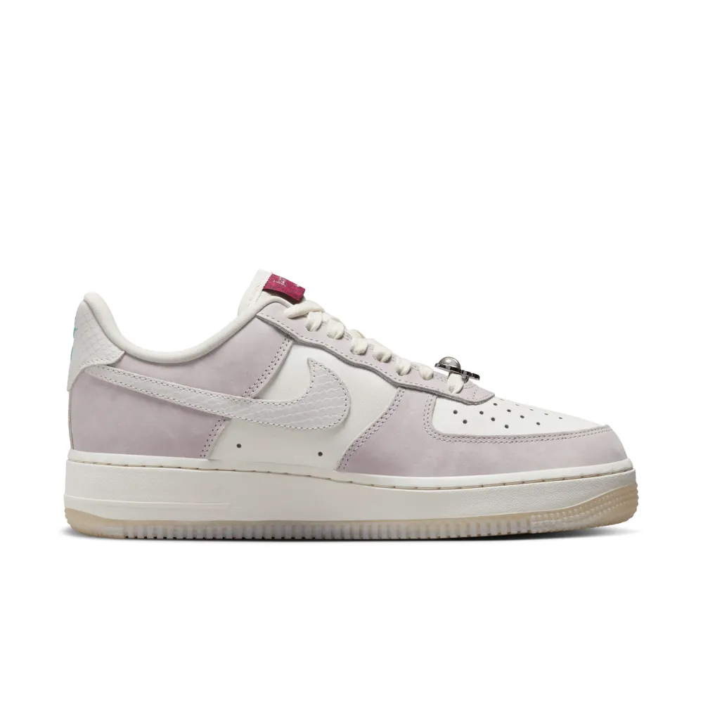 Nike Air Force 1 07 LX FZ5066-111 / weiss