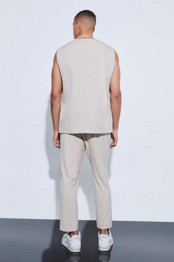 Kurze schmale Hose mit hohem Bund