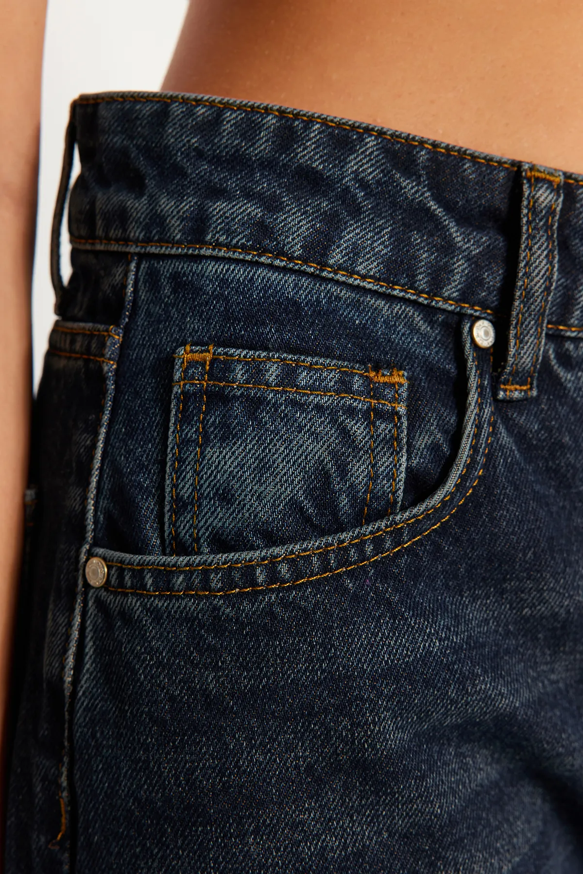Trendyol Collection  Dunkelblaue Jeans mit hoher Taille und weitem Bein TWOSS24JE00019