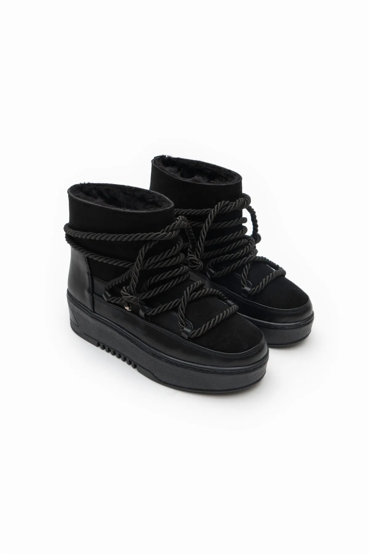 NİŞANTAŞI SHOES  Wollige Damenstiefel aus schwarzem Wildleder mit Seildetail und Lammfell und flacher Sohle
