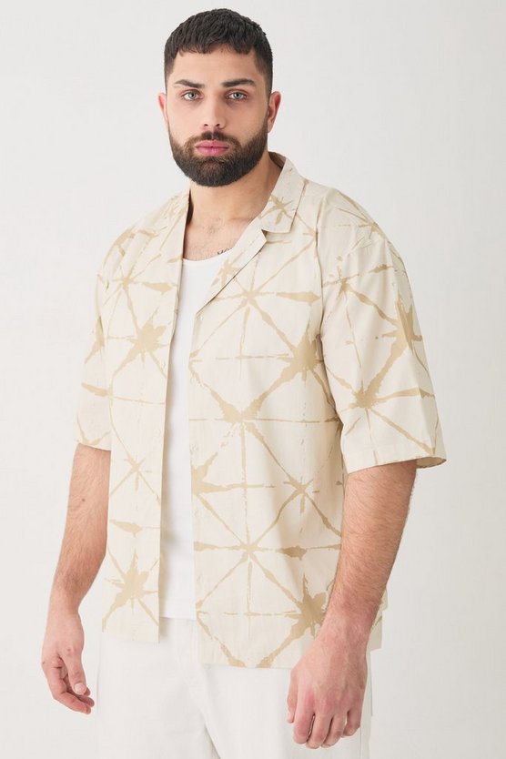 Plus kurzärmliges Hemd mit abstraktem Print