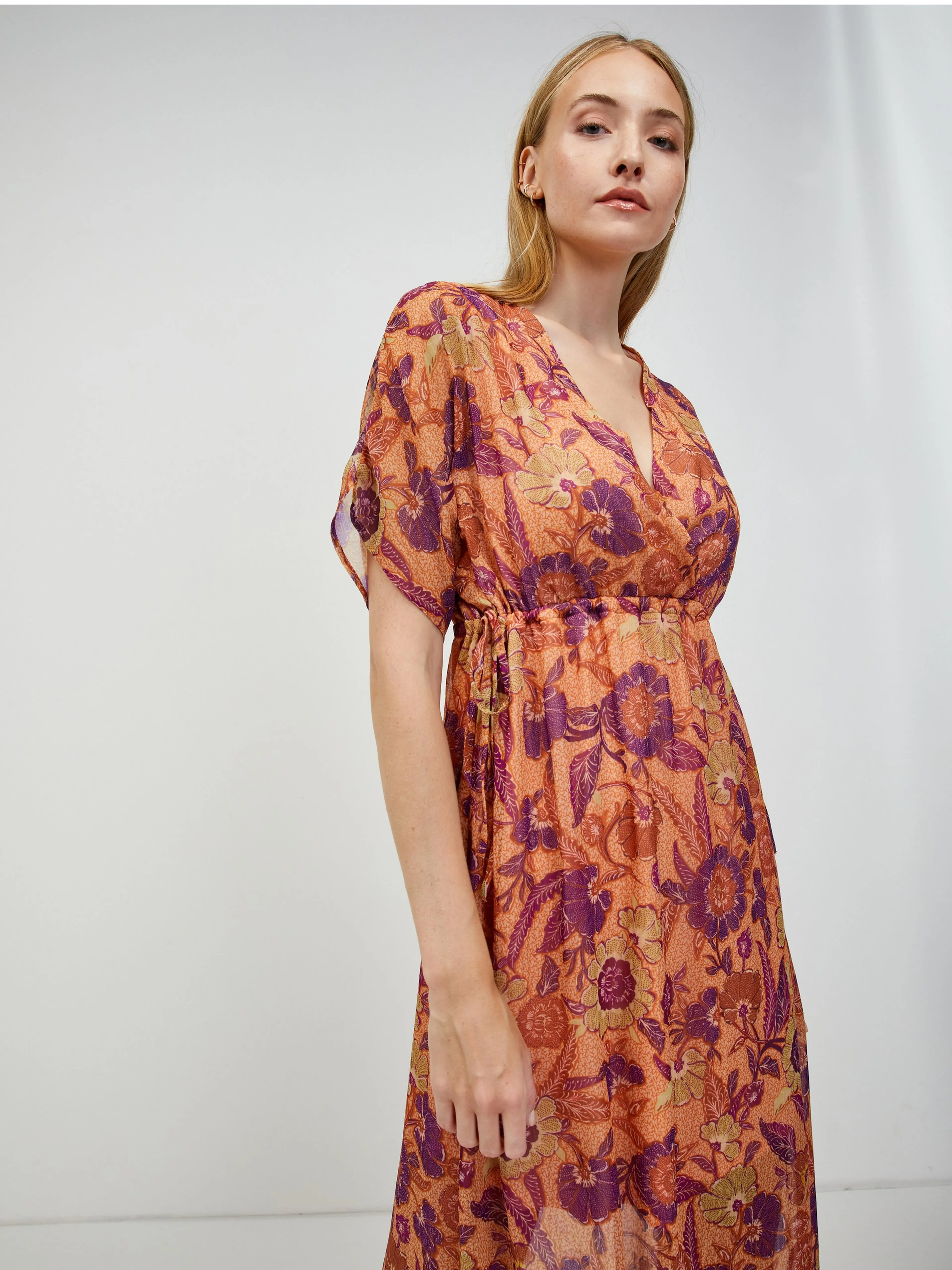 Orangefarbenes Maxikleid mit Blumenmuster ORSAY
