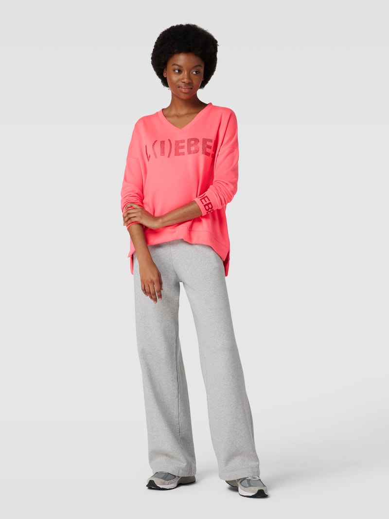 Sweatshirt mit Ziersteinbesatz Modell 'L(I)EBE!' in pink