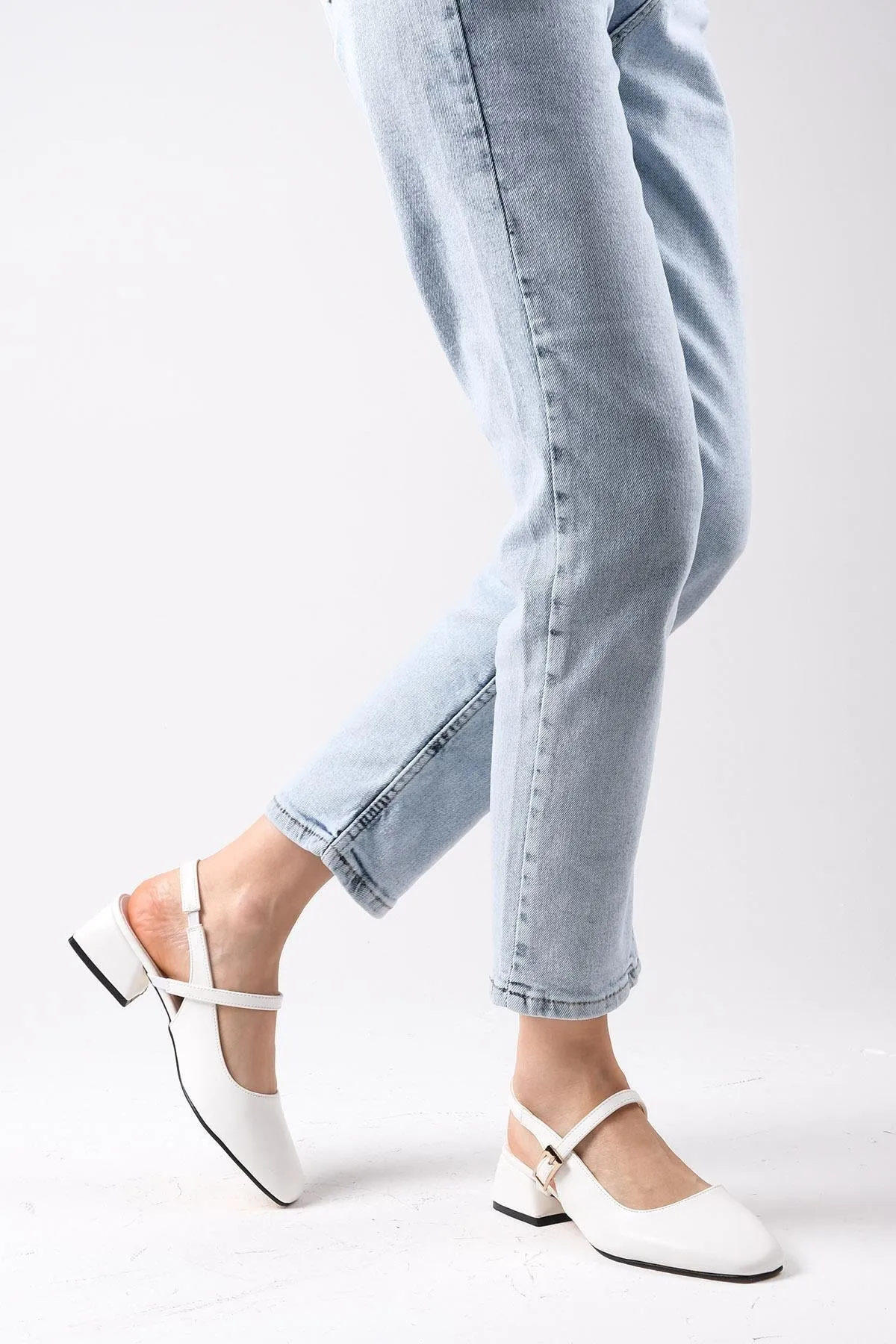 Mio Gusto  Ella weiße Damen-Schuhe mit niedrigem Absatz und offenem Rücken