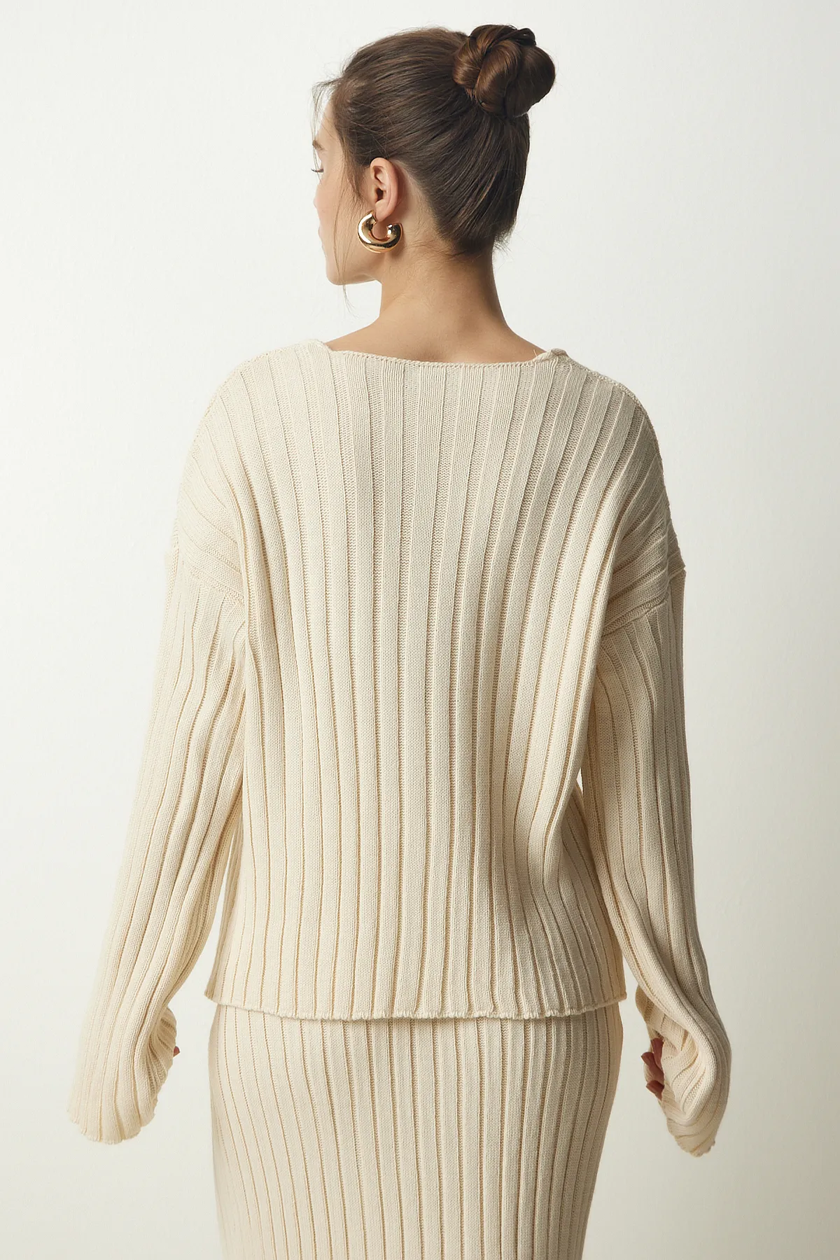 Happiness İstanbul  Cremefarbenes Strickset mit geripptem Pullover und Rock für Damen YY00188