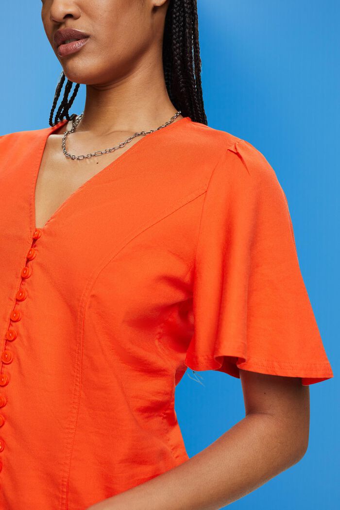 Taillierte Bluse mit Knöpfen
