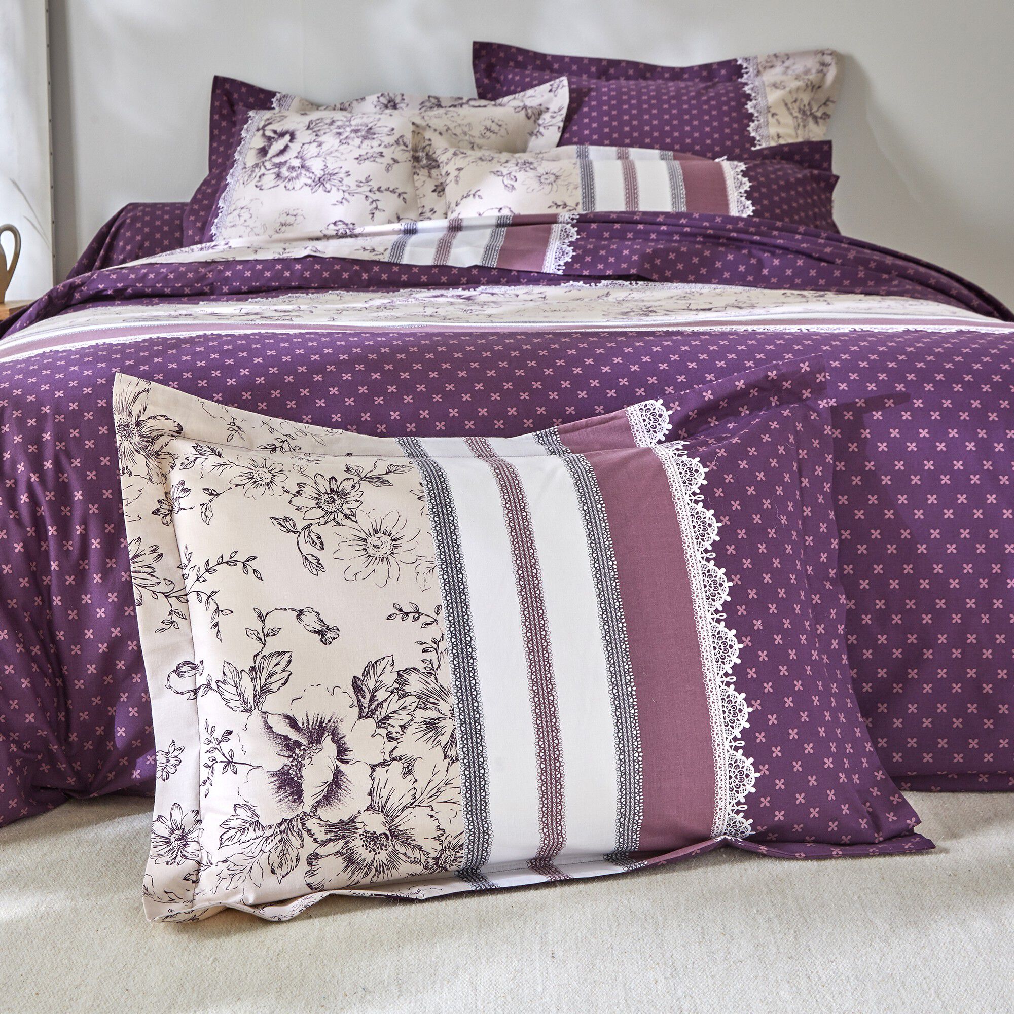 Linge de lit Gabrielle en coton imprimé pois, fleurs et dentelle