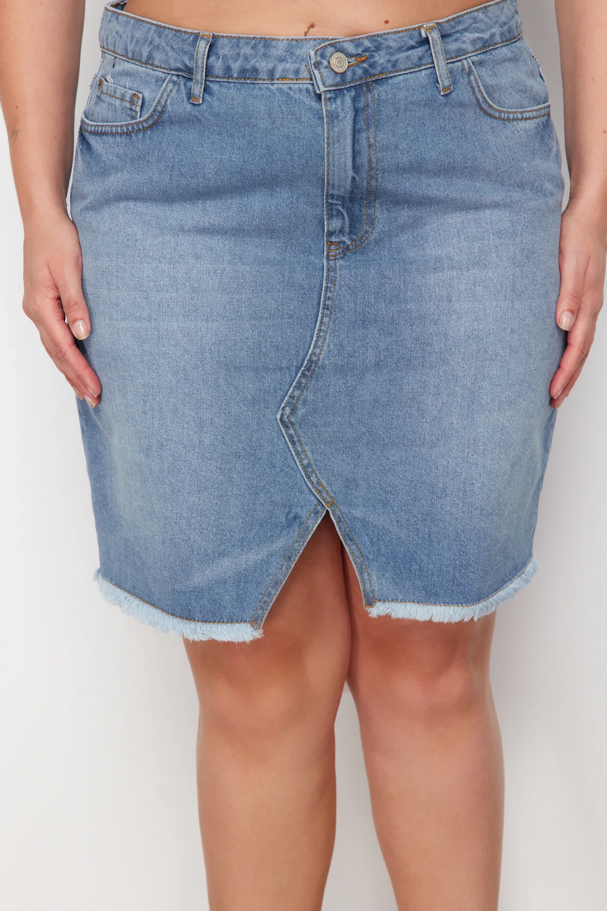 Trendyol Curve  Hellblauer Bleistift-Jeansrock mit hoher Taille TBSSS23AZ00006