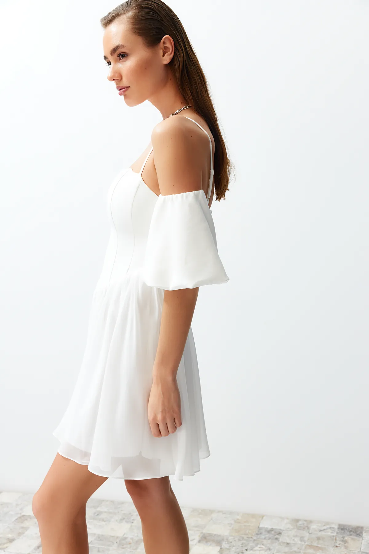 Trendyol Collection  Weiße Braut-Taillenöffnung/Skater-Korsett, detaillierte Hochzeit/Elegantes Nikah-Abendkleid TPRSS24EL00116