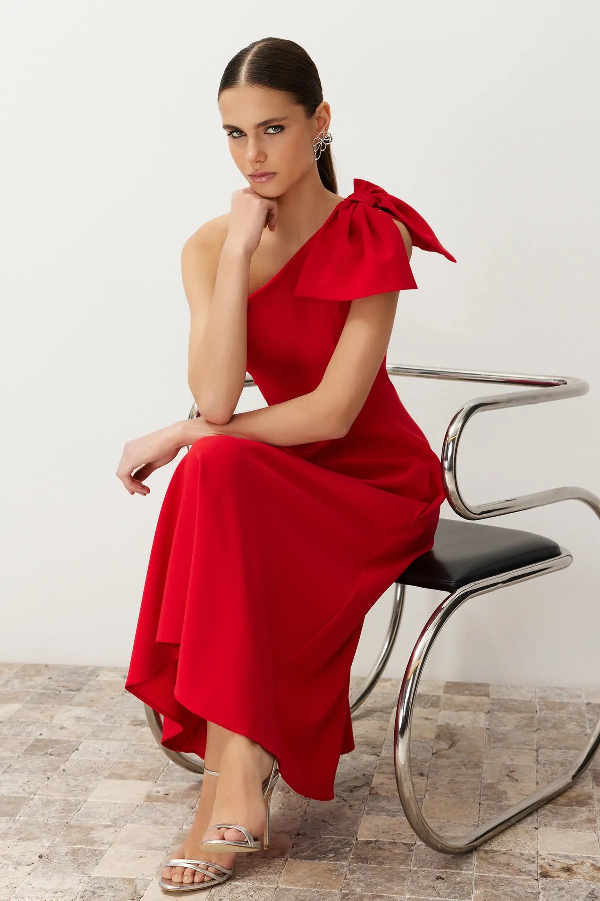 Trendyol Collection  Stilvolles rotes Abendkleid mit Schleifendetail