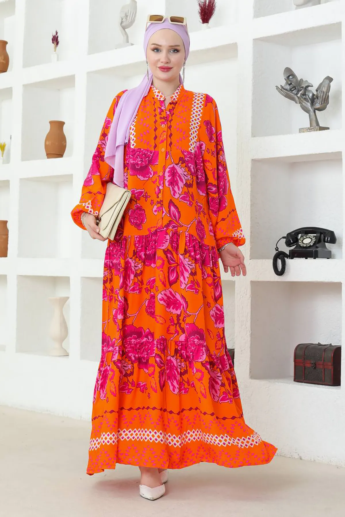 MODAQU  Kleid aus Viskose mit Blumenmuster und Knopfleiste - Schwarz