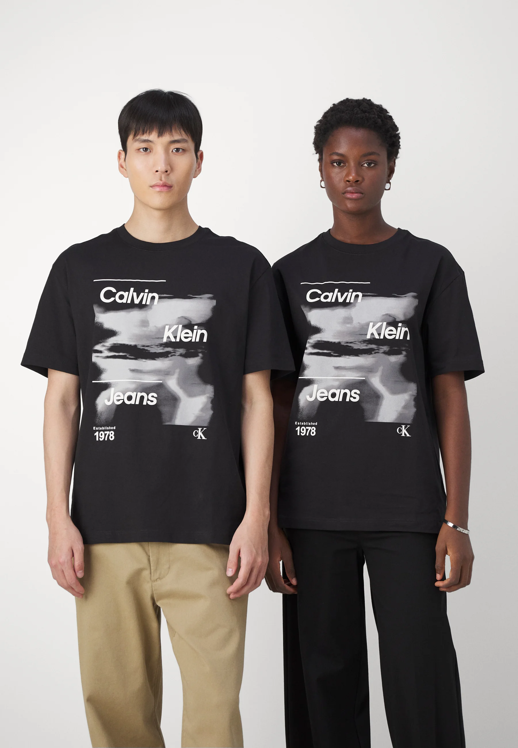 Calvin Klein Jeans DIFFUSED LOGO TEE UNISEX - Camiseta con estampado