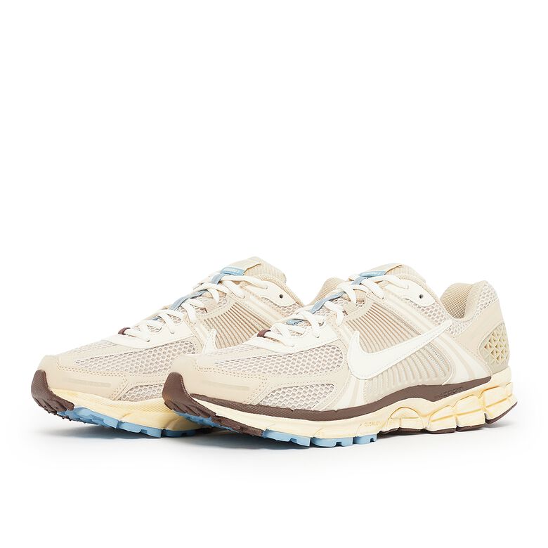NIKE Zoom Vomero 5 