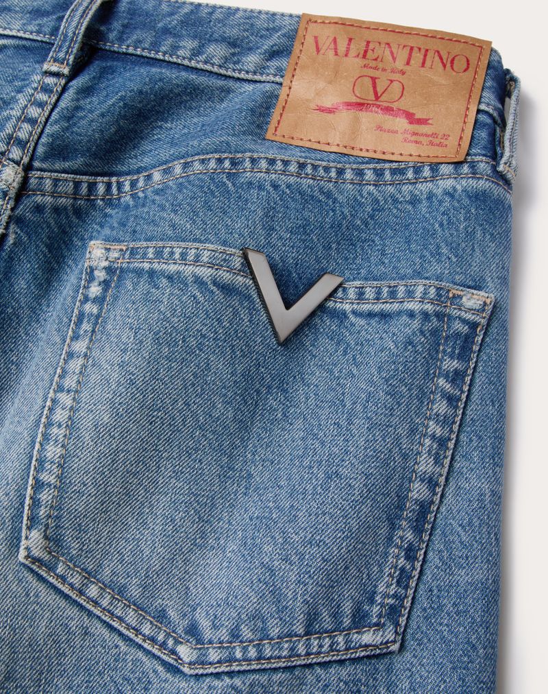 Denimbukser med metallisk V-detalje