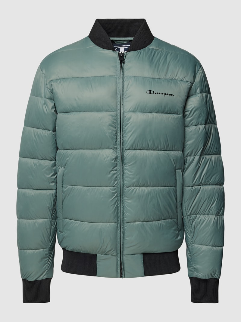 Steppjacke mit Label-Print in olivgrün