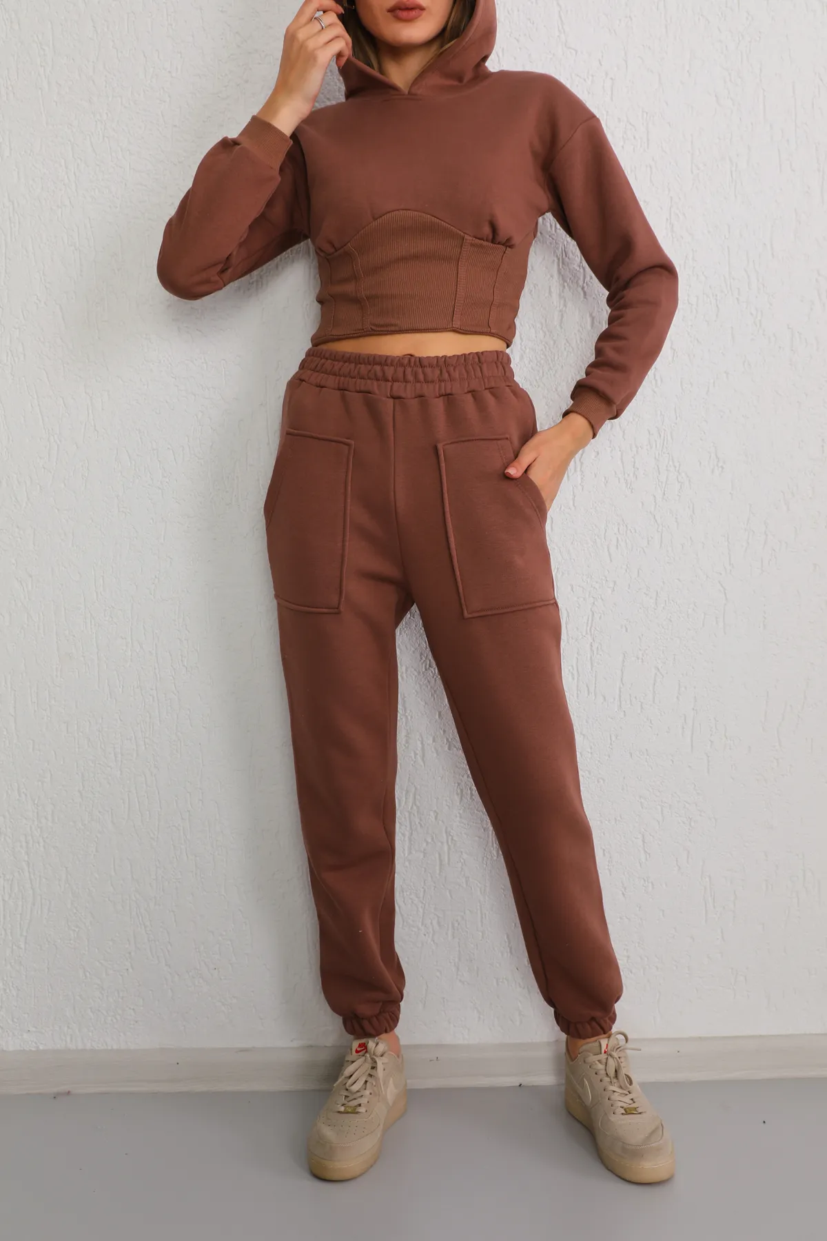 BİKELİFE  Braunes, kurzes Sweat-Trainingsanzug-Set mit Korsett-Detail - Three Thread