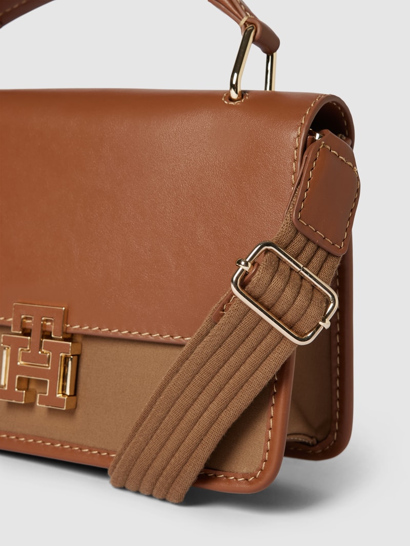 Umhängetasche aus Baumwolle mit Label-Details in cognac