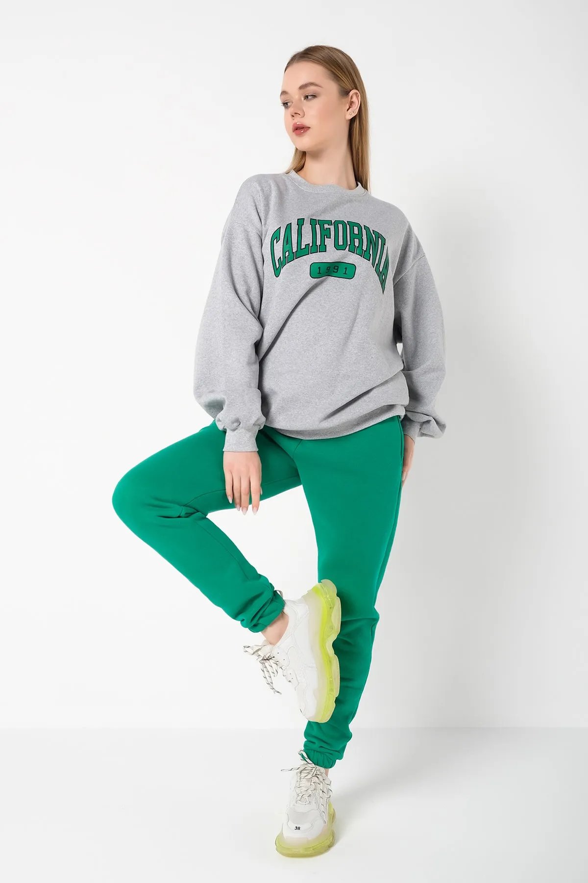 Know  Grau-grüner „California 1991“-Trainingsanzug mit Übergröße für Damen