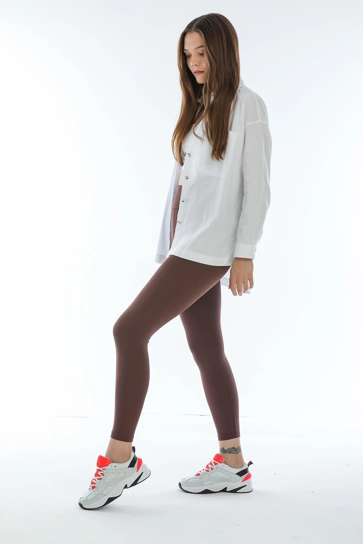 Domoda  Braune, gerippte, elastische Strickstrumpfhose mit hoher Taille und Interlock-Taille
